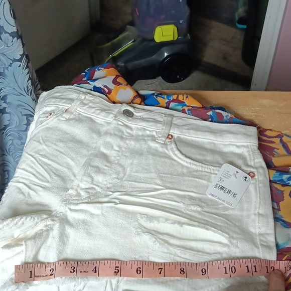 We The Free People Loving Good Vibrations Distressed Shorts NWT 27 - Picture 14 of 14